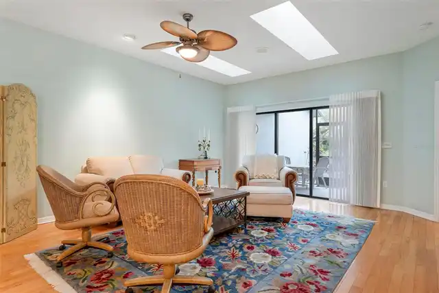 Listing Photo 12