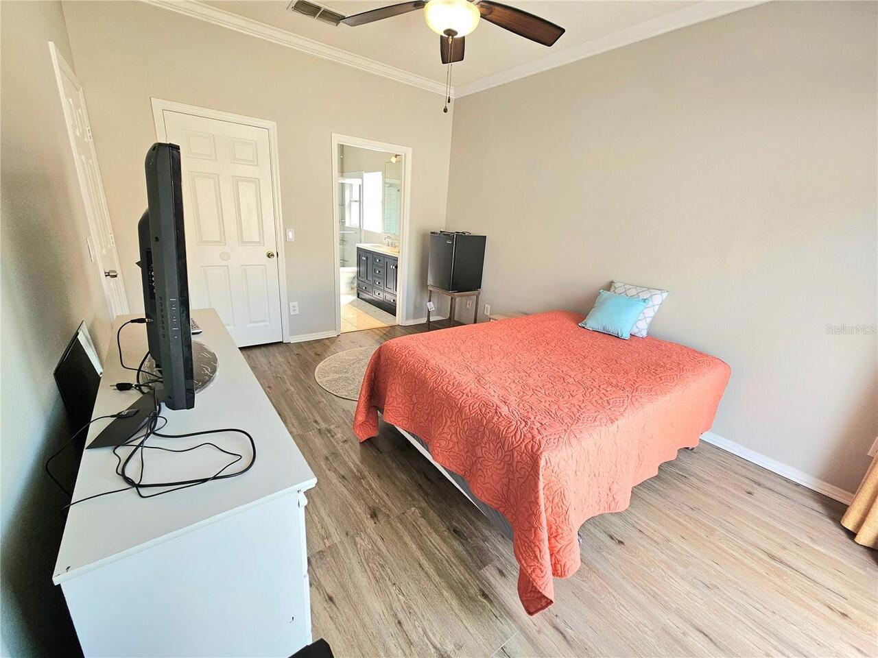 Listing Photo 9