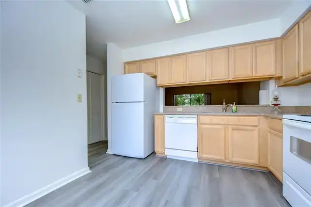 Listing Photo 9