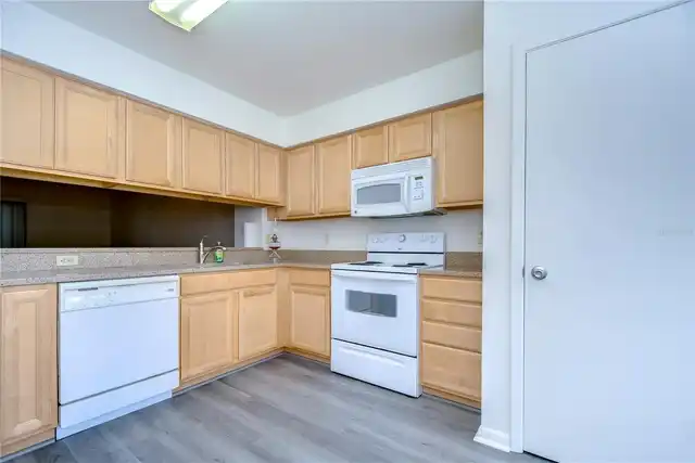 Listing Photo 11