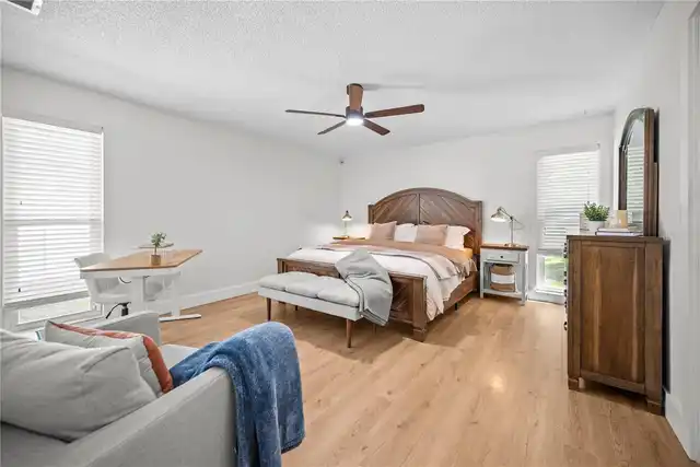 Listing Photo 12