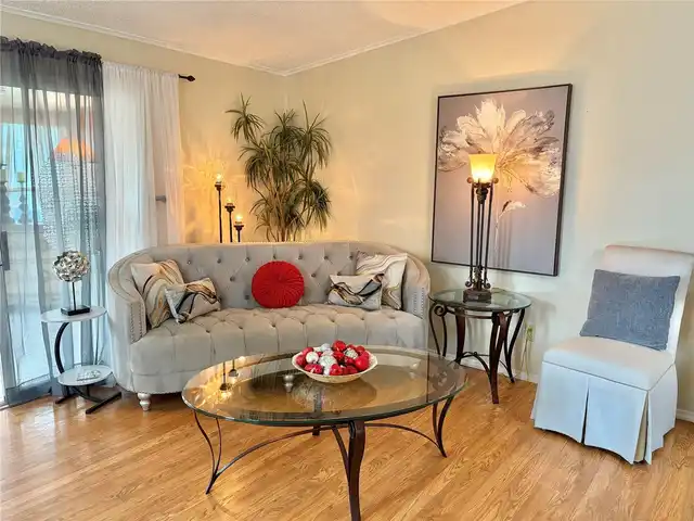 Listing Photo 9