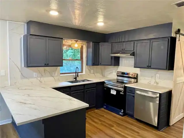Listing Photo 10