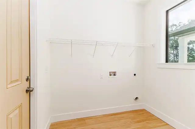 Listing Photo 12