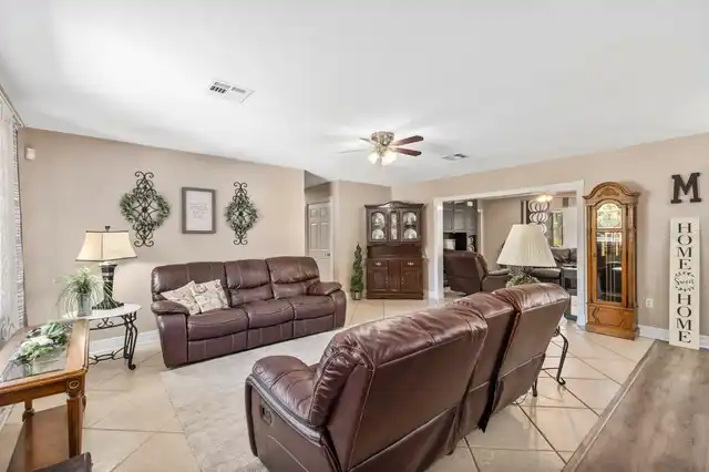 Listing Photo 10