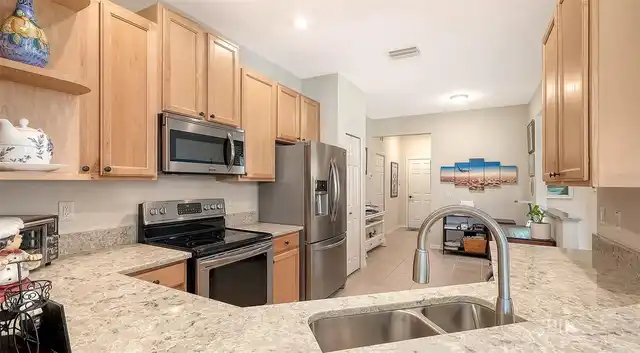 Listing Photo 10