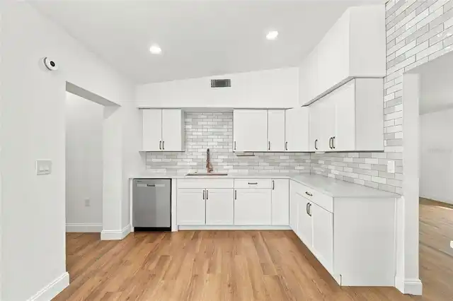 Listing Photo 14
