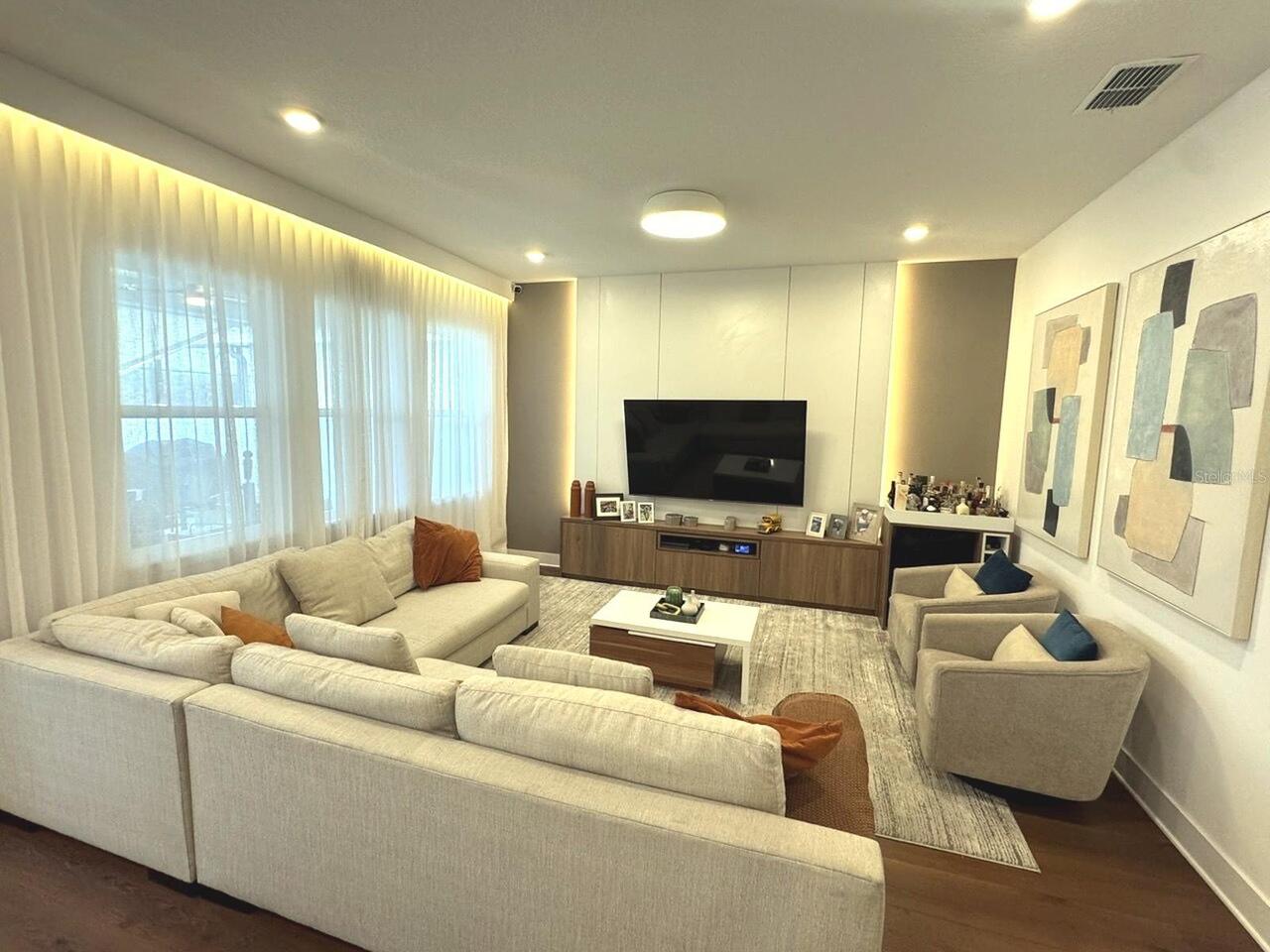 Listing Photo 11