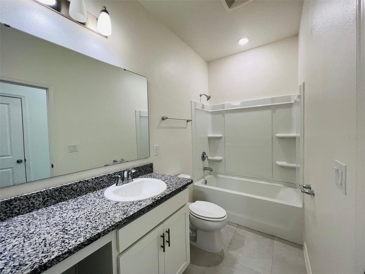 Listing Photo 12