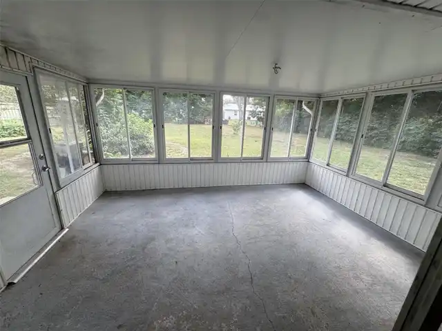 Listing Photo 12