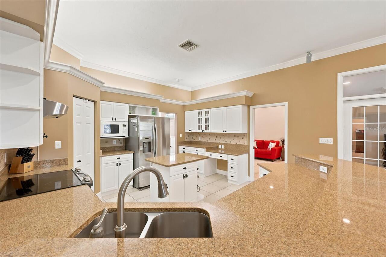 Listing Photo 12