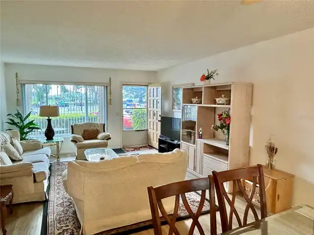 Listing Photo 8