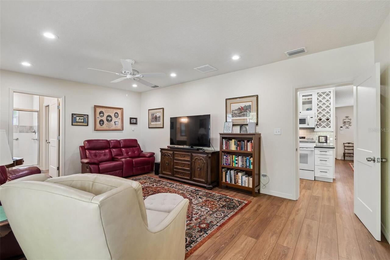Listing Photo 12