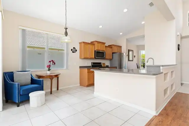 Listing Photo 11