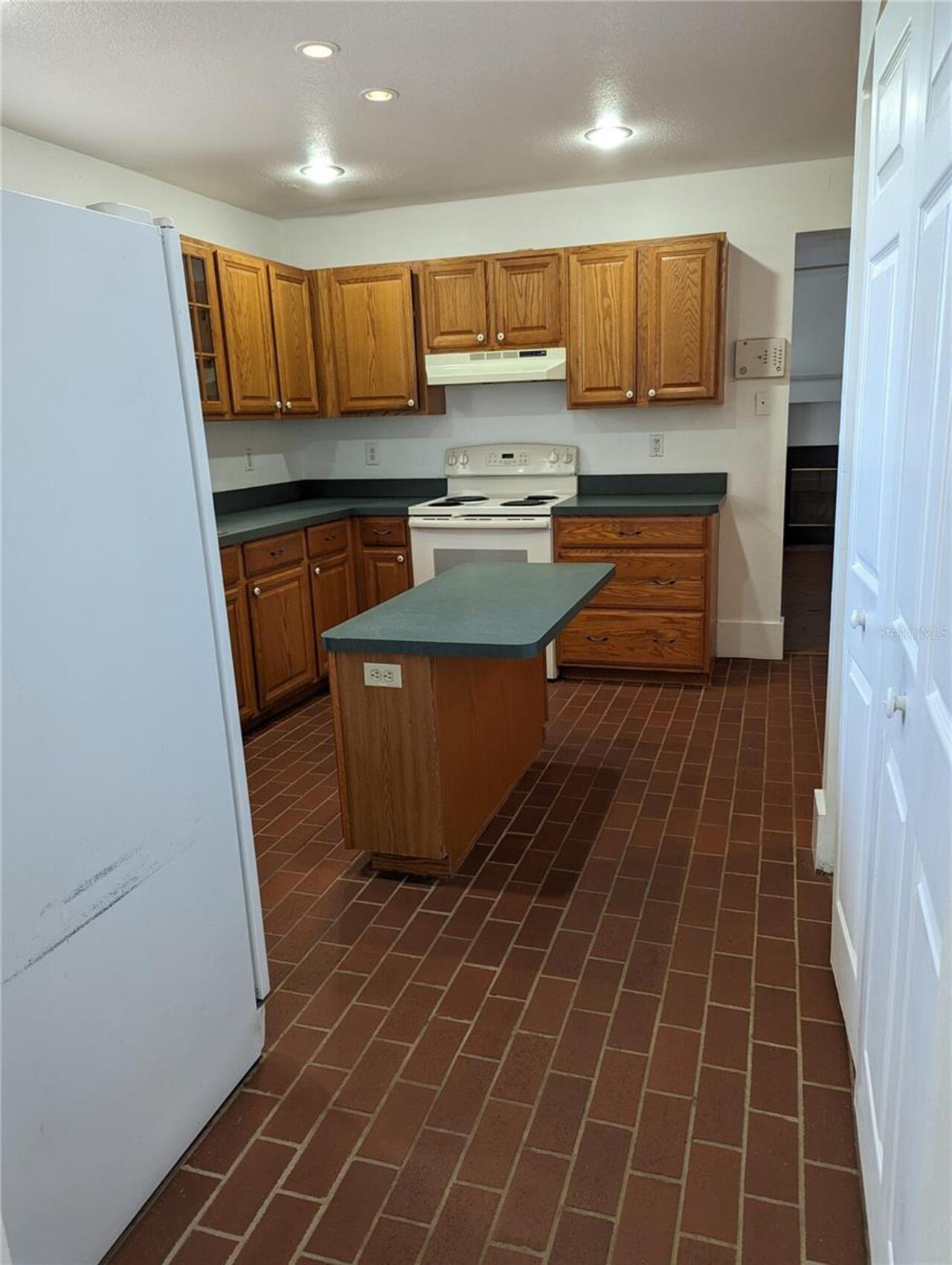 Listing Photo 7