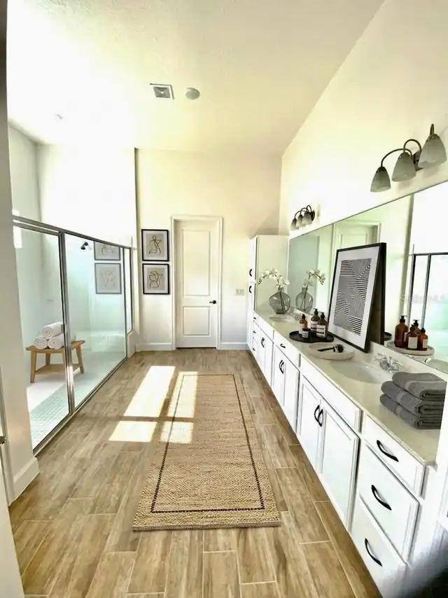 Listing Photo 11