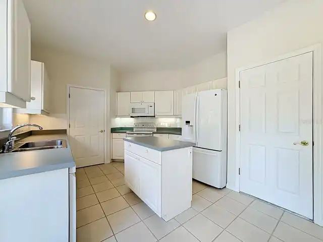 Listing Photo 8