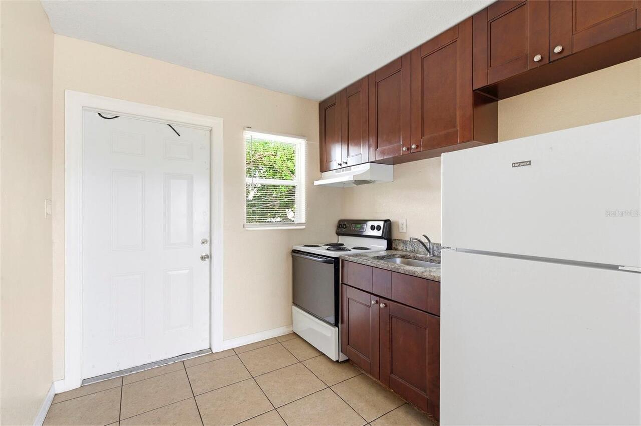 Listing Photo 9