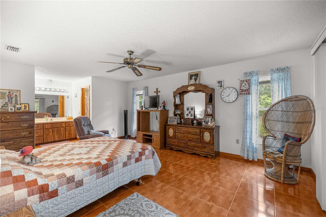 Listing Photo 12