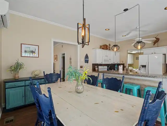Listing Photo 9