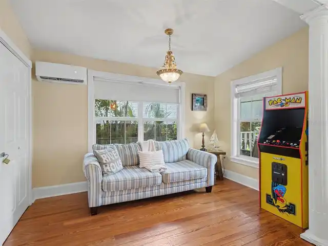 Listing Photo 12