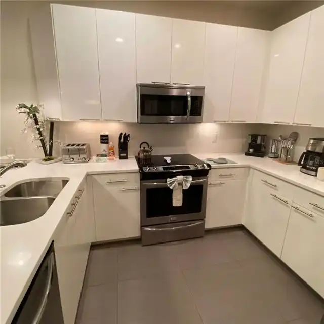 Listing Photo 12