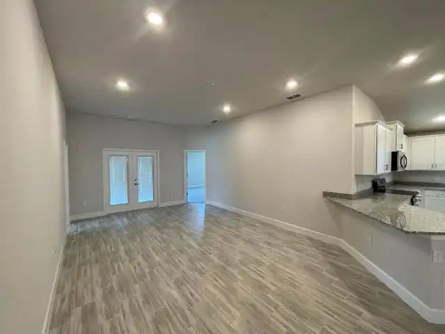 Listing Photo 6