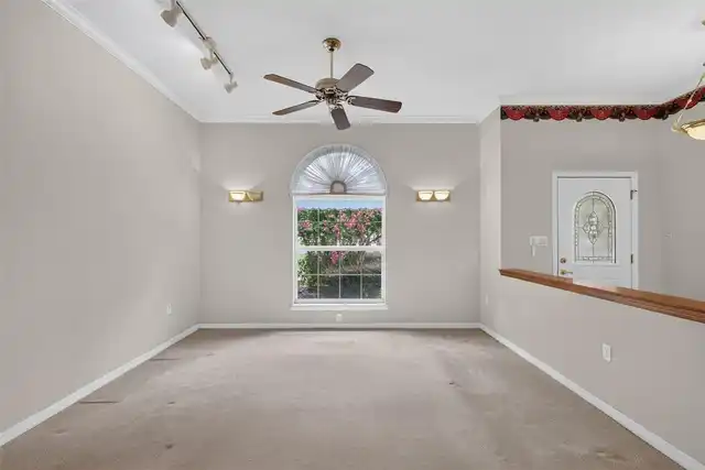Listing Photo 9