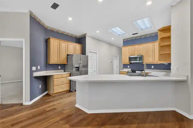 Listing Photo 11