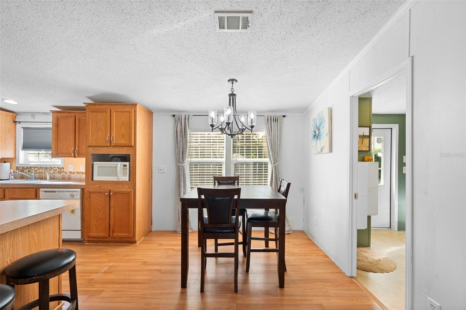 Listing Photo 8