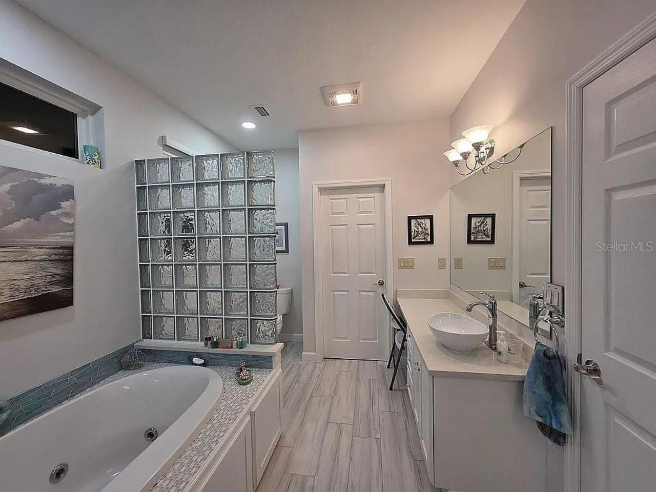 Listing Photo 10