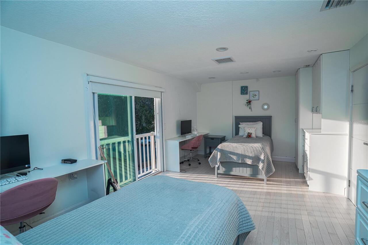 Listing Photo 12