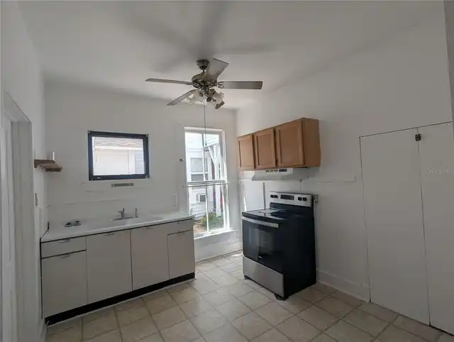 Listing Photo 10