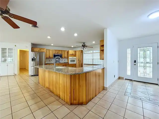 Listing Photo 12