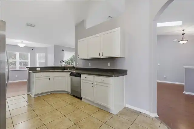 Listing Photo 14
