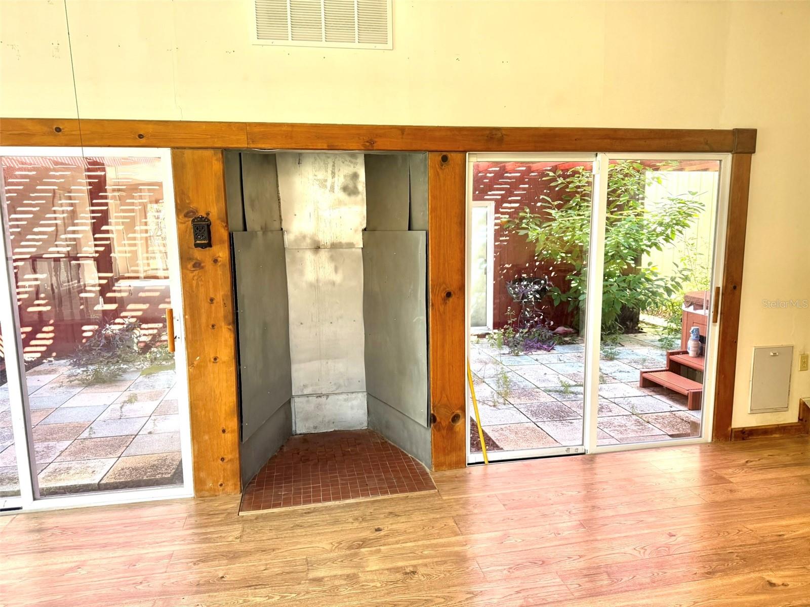 Listing Photo 12