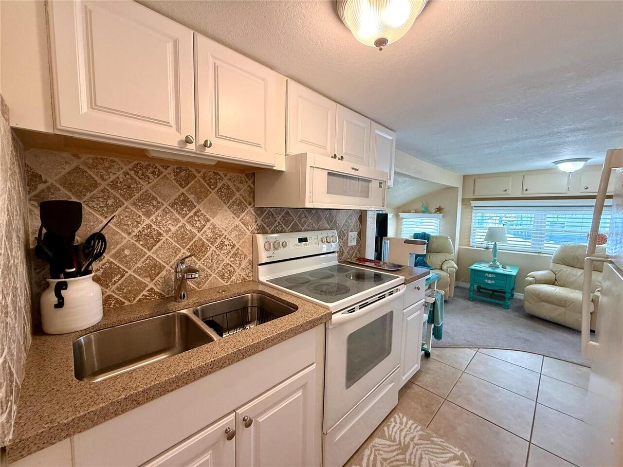 Listing Photo 12