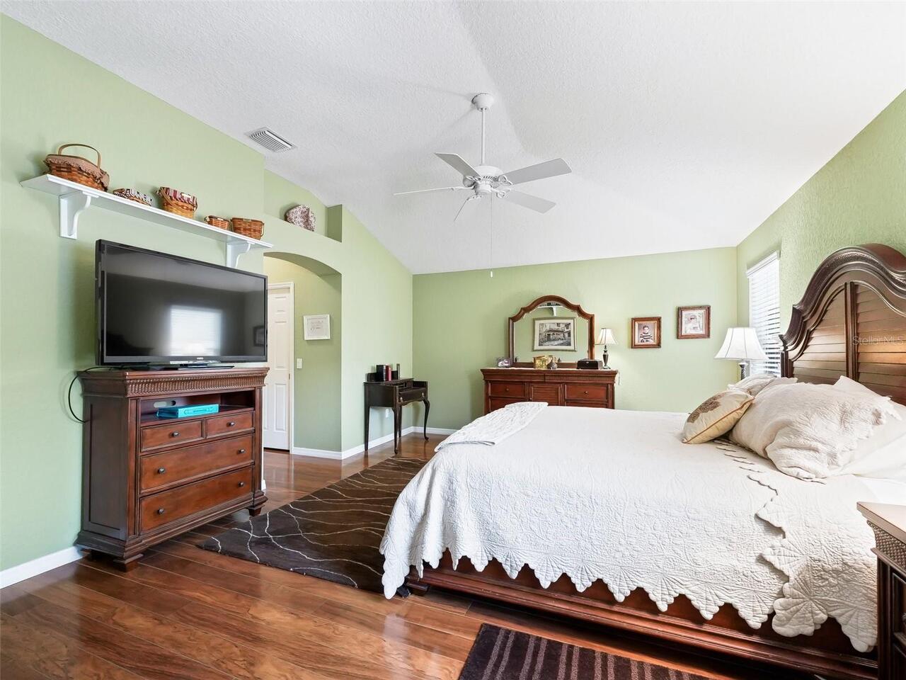Listing Photo 14