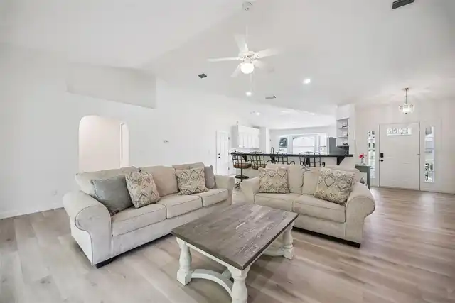 Listing Photo 9