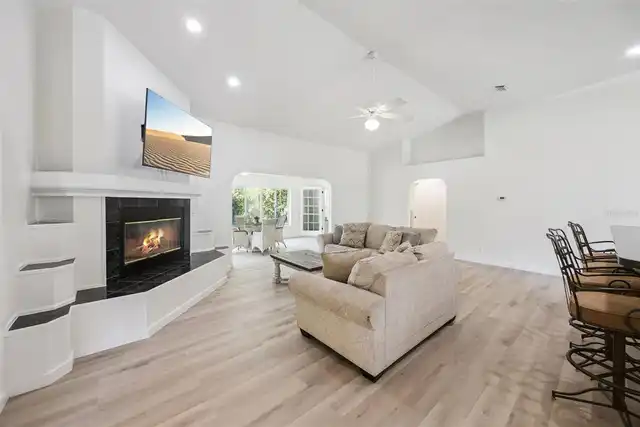 Listing Photo 12