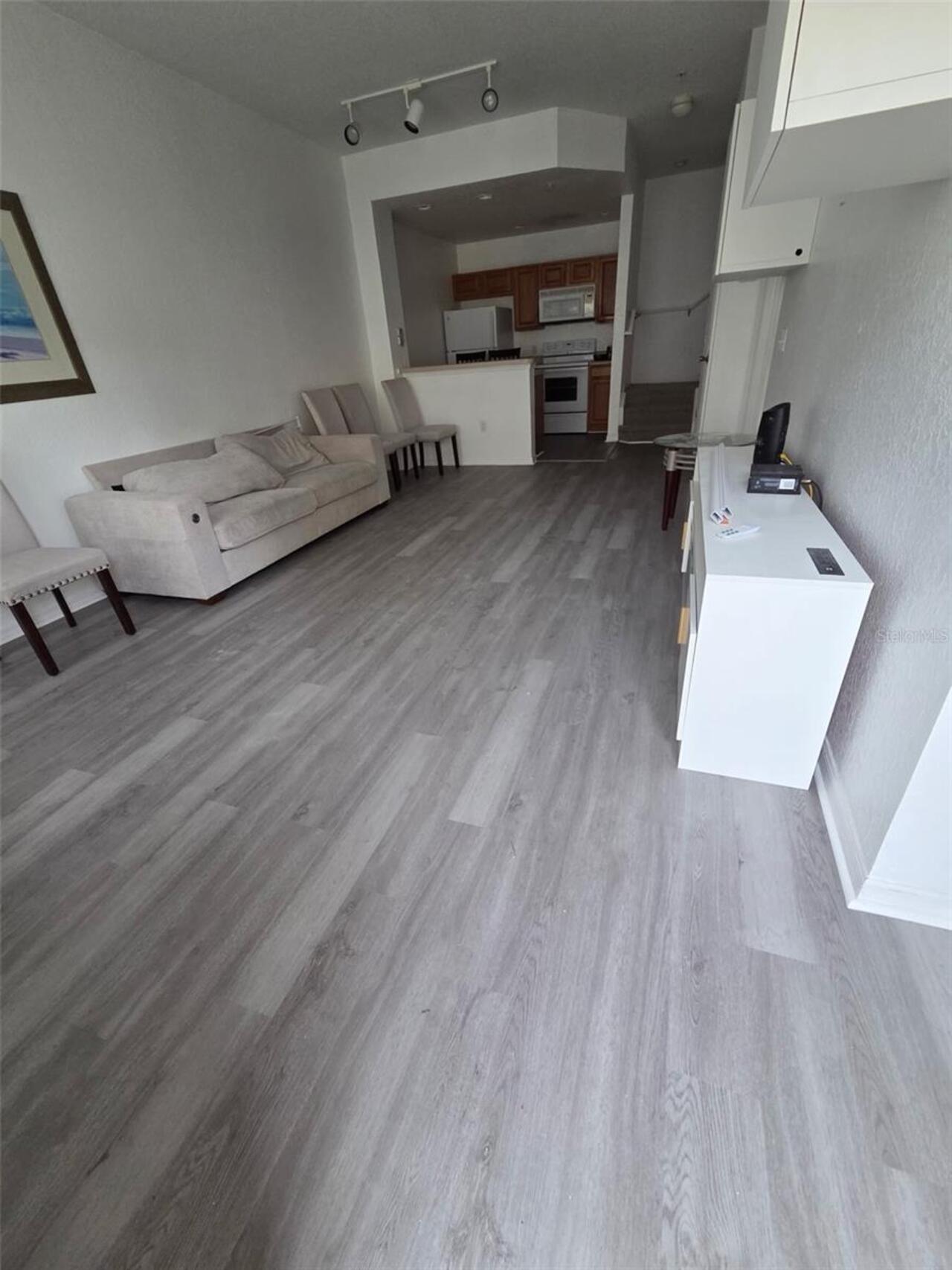 Listing Photo 11