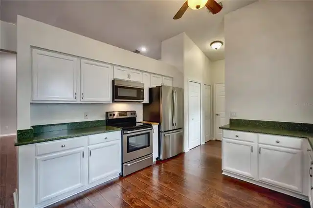 Listing Photo 8