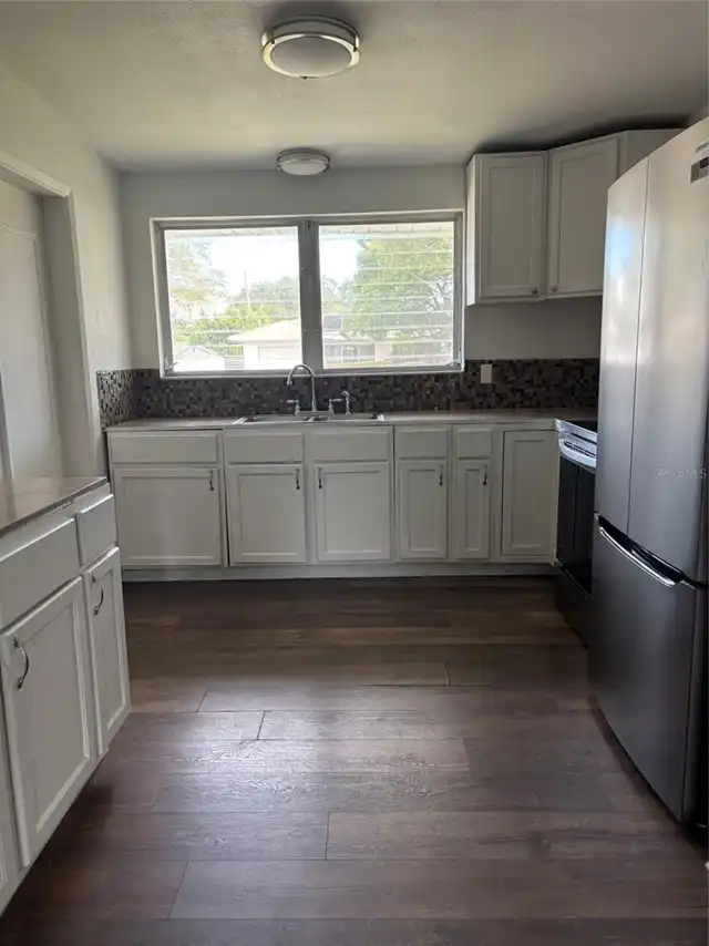 Listing Photo 9
