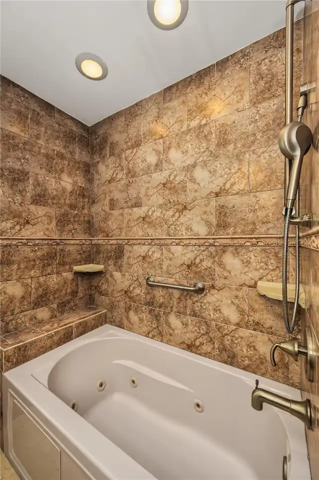 Listing Photo 18