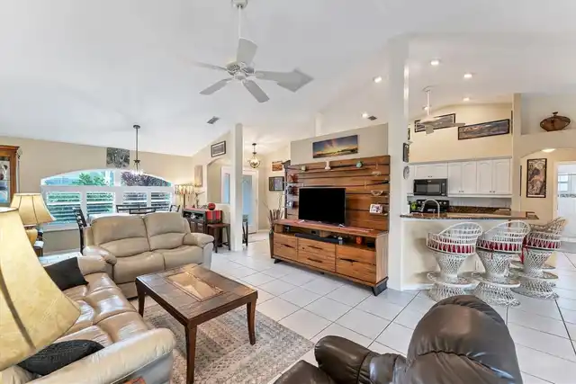 Listing Photo 11