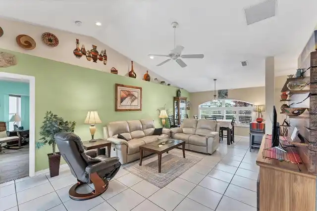Listing Photo 12