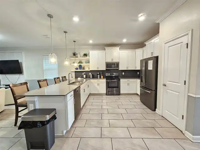 Listing Photo 8