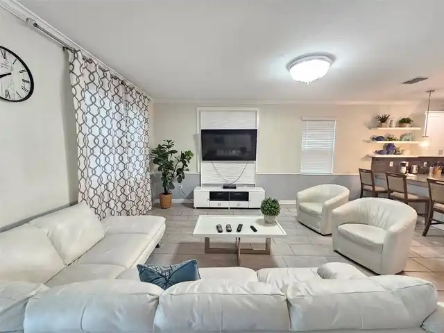 Listing Photo 9