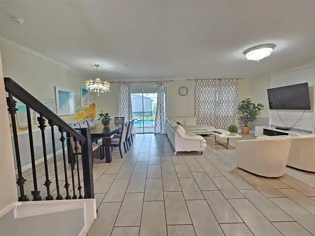 Listing Photo 11