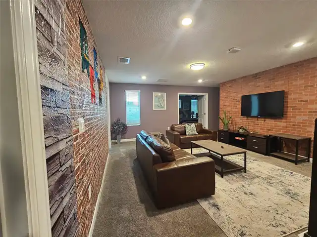 Listing Photo 17